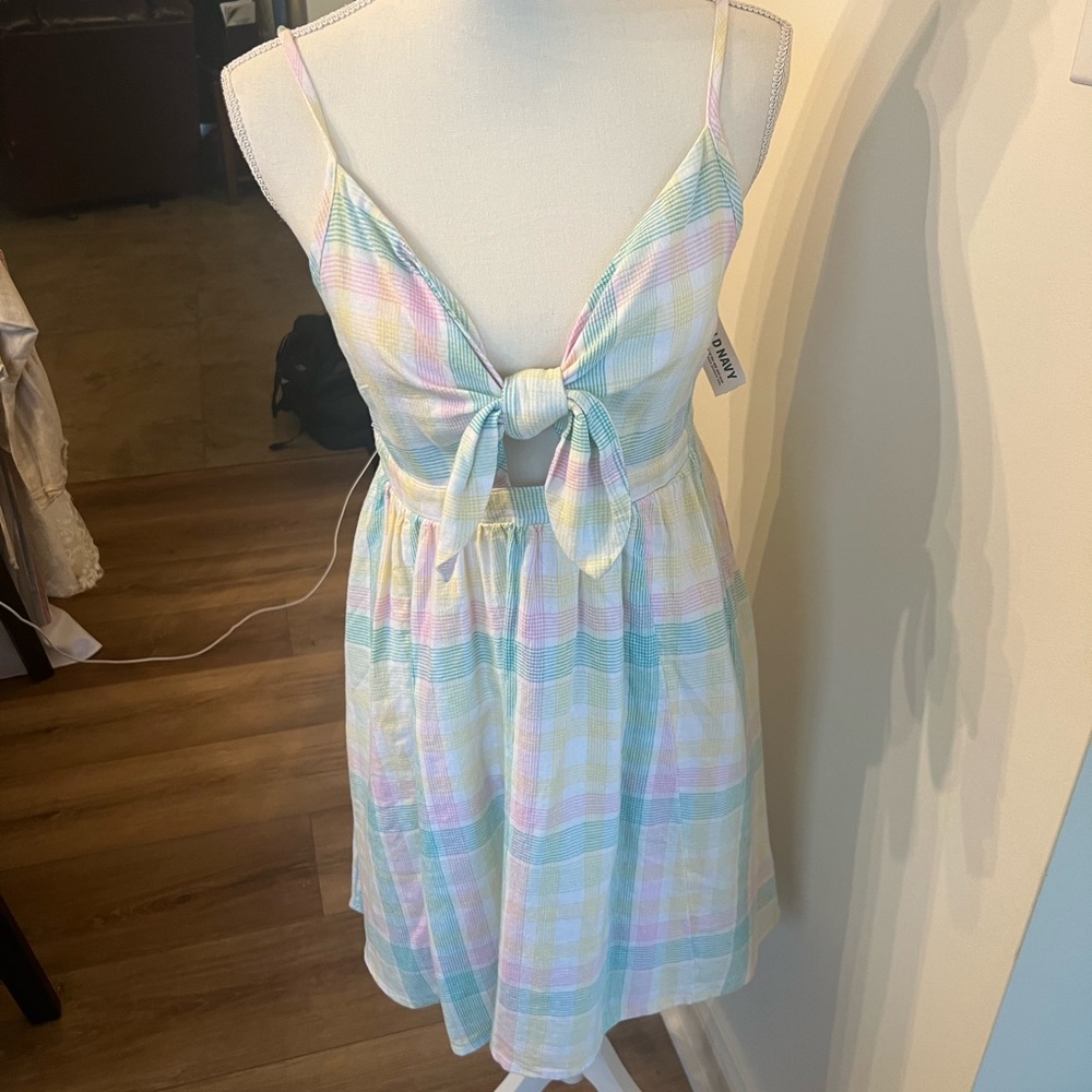Old Navy Colorful Plaid Dress that Ties in the Front. Never been worn.
